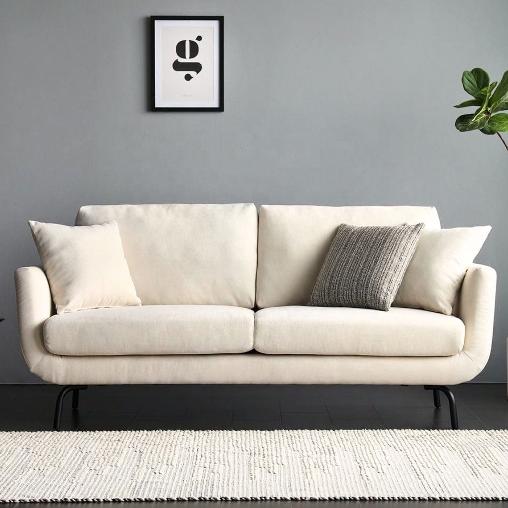 Moderne 3-seter sofa med buede detaljer