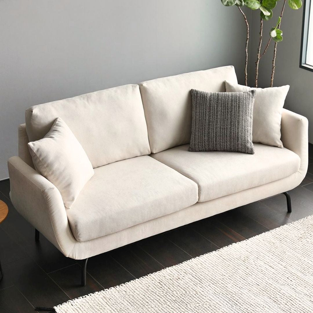 Moderne 3-seter sofa med buede detaljer