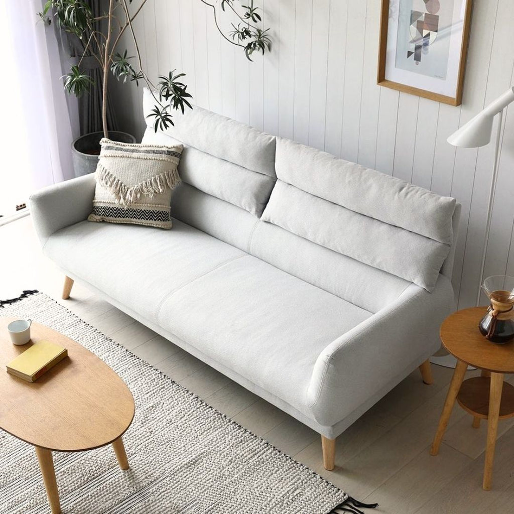 Komfortabel 3-seter sofa med høye ryggputer