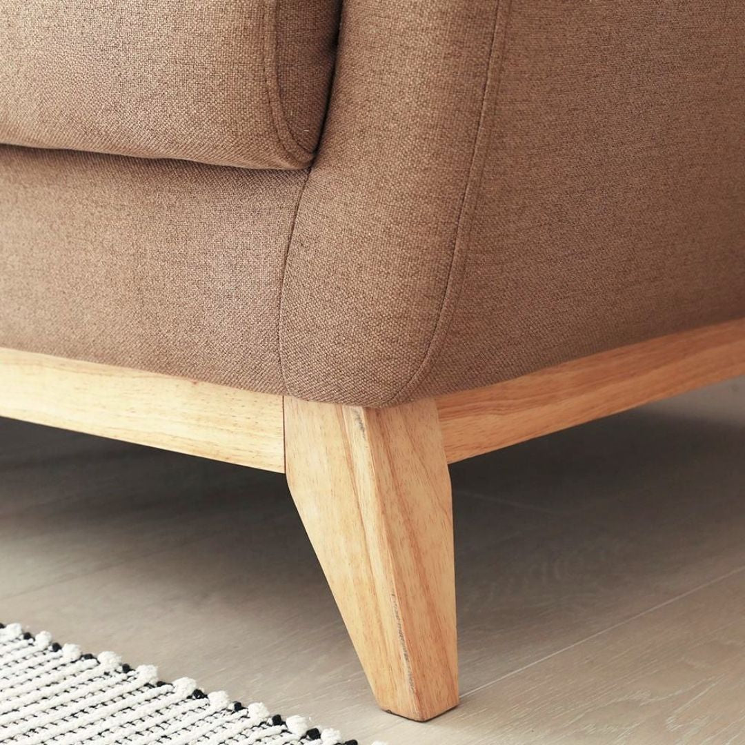 Retroinspirert 3-seter sofa i brun tekstil