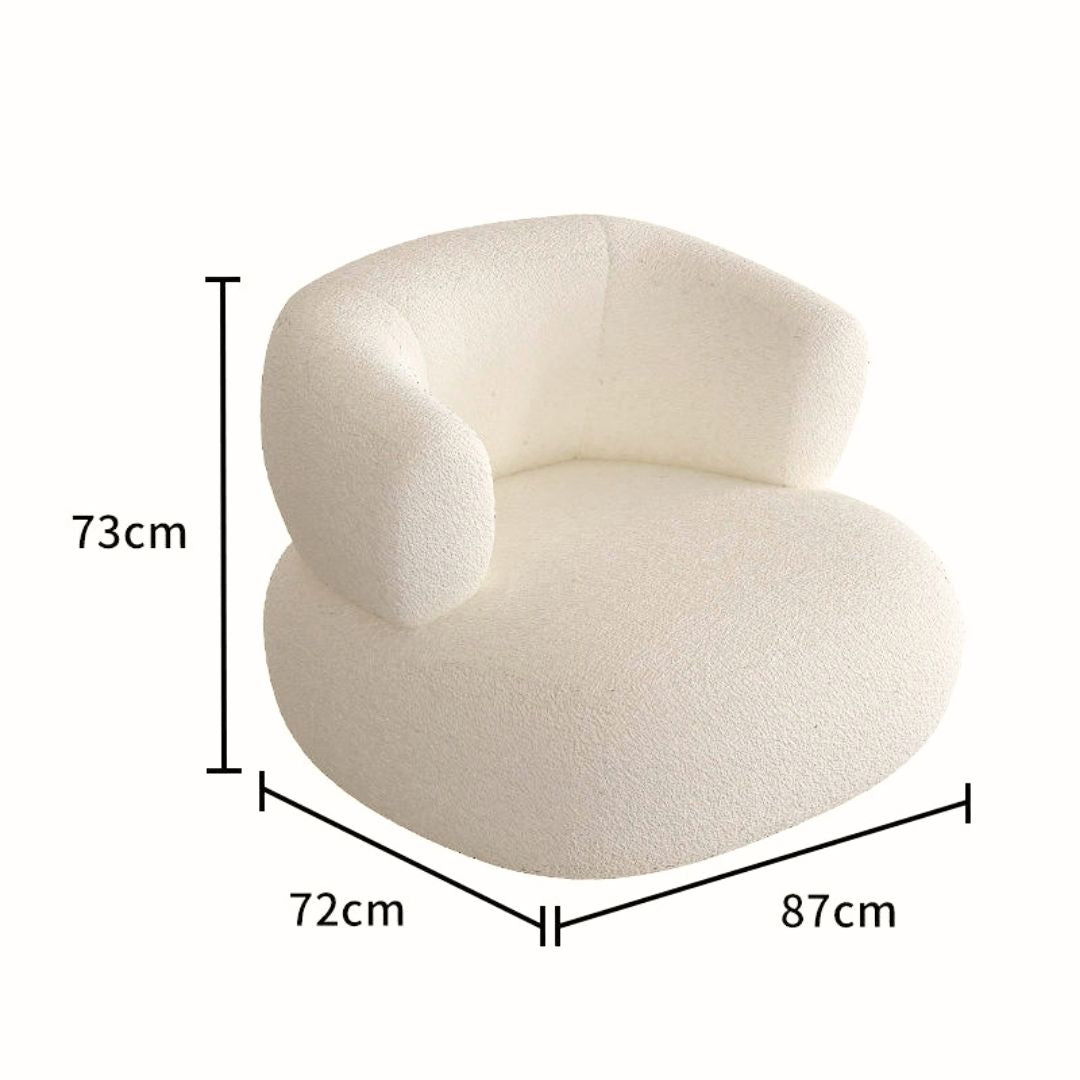 Skulpturell buet sofa og lenestol i bouclé